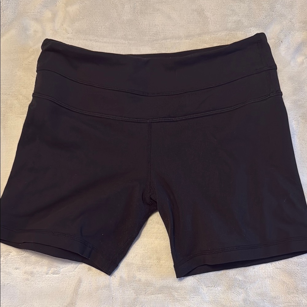 Lululemon shorts, potentially reversible?!